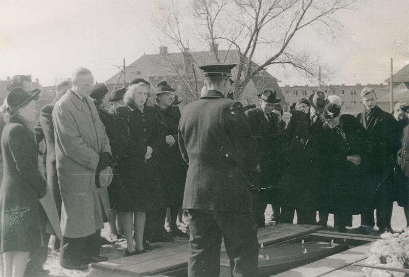 Begrafenis Saapke la Grand-Haaima, 3 april 1946
