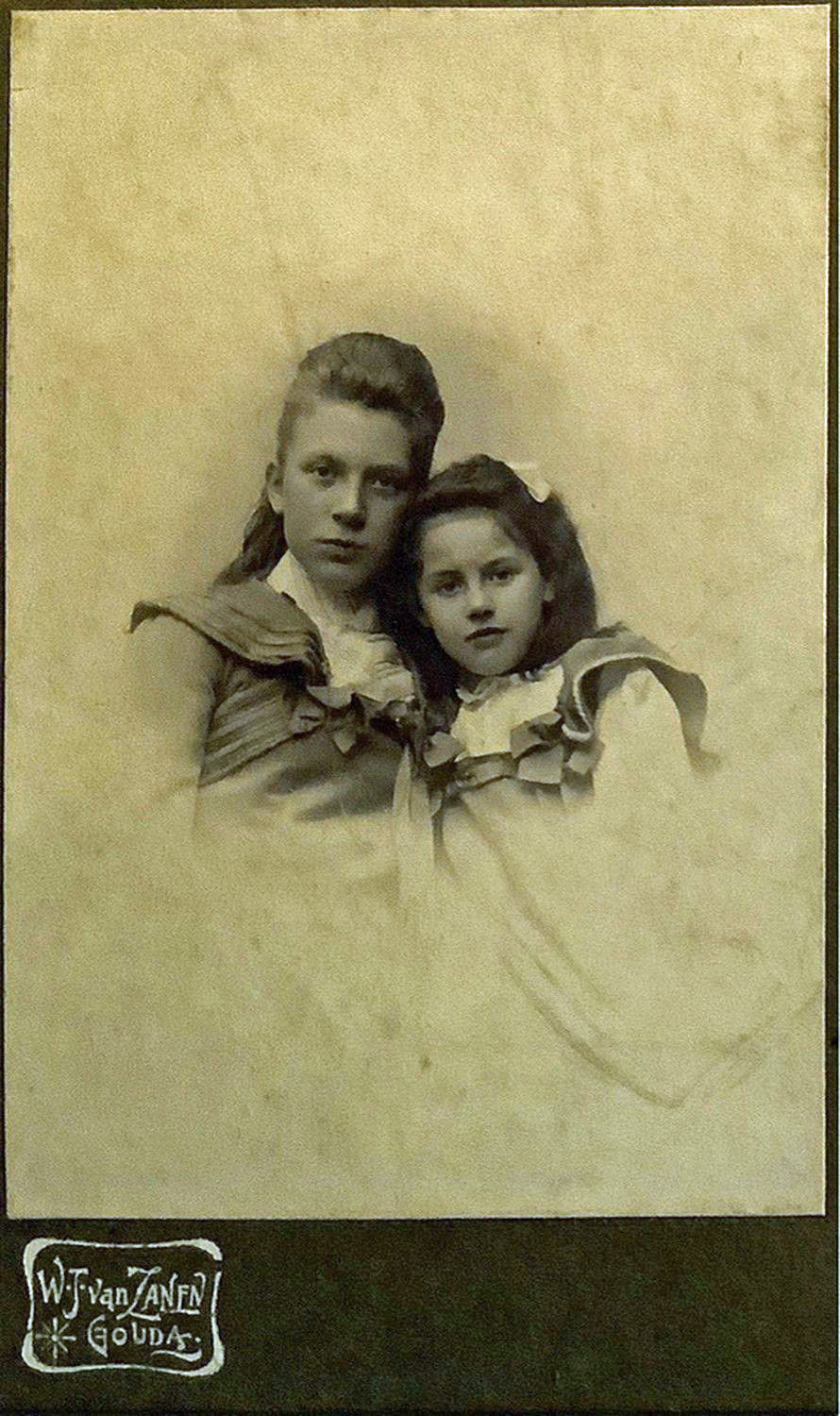 Bertha Elisabeth & Margaretha Petronella la Grand