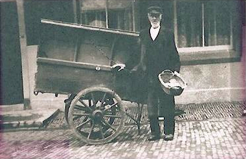 Dirk Zwaan met bakkerskar in Hoorn