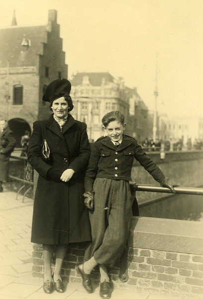 Hendrika la Grand-Gielen met zoon Johnny