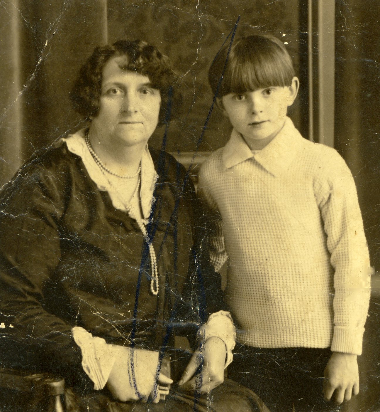 Maria van Diessen en zoon Theo (ca 1926)