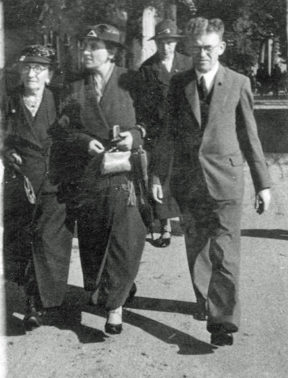 Oma Bouwman en echtpaar Tervoort-Bouwman